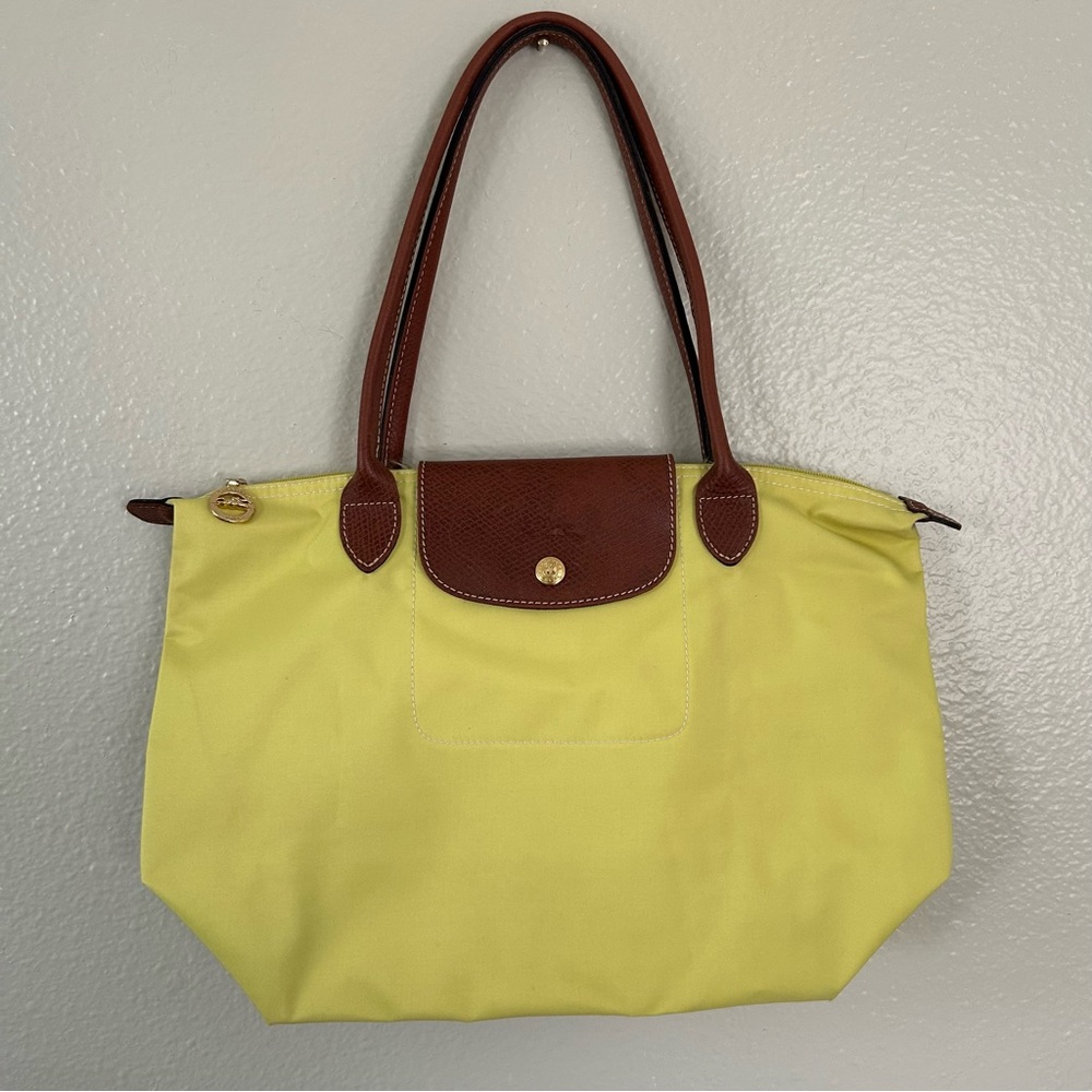 Longchamp Le Pliage Medium Shoulder Tote – Yellow